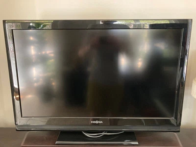 Insignia NS-32L120A13 32 inch 720p HD LCD TV No Remote - Image 1 of 4