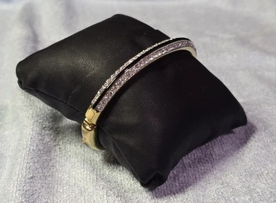 Pulseira articulada de strass Swarovski Swan marcada tom dourado com sobreposição preta - Imagem 1 de 4