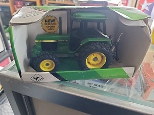 1/32 Ertl Farm Toy JOHN DEERE 3350 TRACTOR - Picture 1 of 7