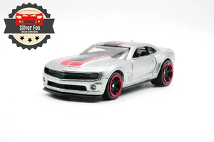 Chevrolet Camaro 2013 edición especial escala 1:64 diecast diorama coche de coleccionista - Imagen 1 de 10