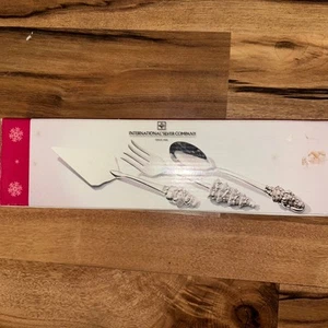 Servizio da 3 pezzi vintage International Silver Holiday Joy Christmas, nuovo con scatola - Foto 1 di 3