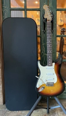 2008 Fender Standard Stratocaster MIM w Sunburst Finish SSS w/ Hard Case LEFTIE - Image 1 of 4