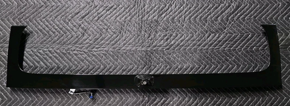 2014-19 Kia Soul Genuine Tailgate Trim Garnish w/Rear View Camera - Imagem 1 de 4