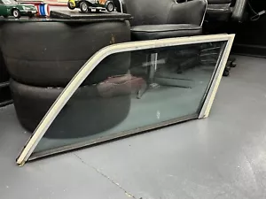 Mercedes Benz W123 Wagon Quarter Window Glass Right Passenger Side - Foto 1 di 3
