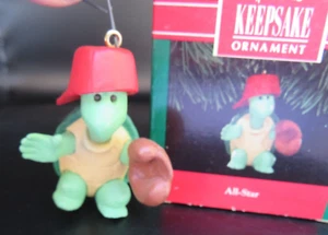 Navidad 1991 Hallmark-All Star Turtle jugando béisbol como receptor con caja - Imagen 1 de 8