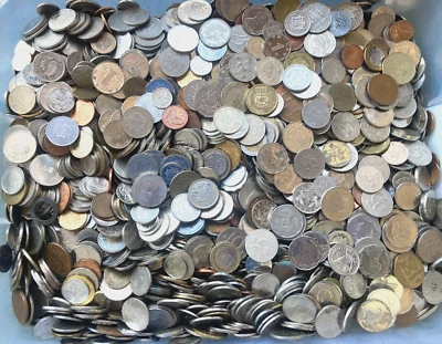 KAPPYSCOINS  40  POUND  OF MIXED WORLD WIDE COINS MANY COUNTRIES ON MEXICO - Image 1 of 4