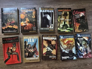 DC Comics Book Lot Novels Batman, Wonder Woman, Catwoman, Justice League R822A - Bild 1 von 10