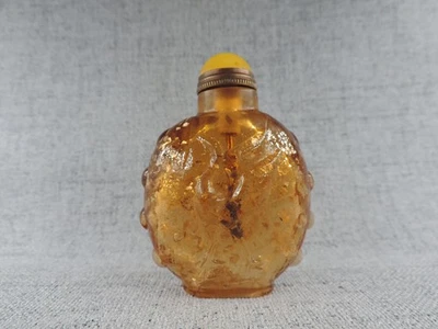 Antigua botella de tabaco china tallada a mano águila de vidrio de Pekín Foto 1 de 4