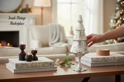 Árbol de Navidad de vidrio de mercurio vintage de granero de cerámica para el departamento 56 en pedestal Foto 1 de 3