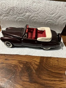 NIB Franklin Mint 1941 Burgundy Lincoln Continental Mark I 1:24 Scale Model - Picture 1 of 1