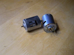 X2 RE-365 BRUSHED ELECTRIC MOTORS 7.4v-24v WITH SUPPRESSION FOR MODEL BOATS - Picture 1 of 6