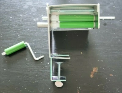 LEE MANUFACTURING COMPANY Lee Mfg Co Pea Sheller Jr (Mr. Pea Sheller / Little Wizard Pea Sheller)