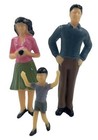 Figurines modernes maison de poupée famille de 3 maman papa garçon 1:24 demi-pouce personnes