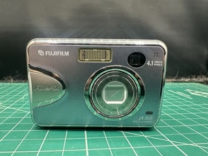 Fujifilm FinePix A360 4.1MP Blue Digital Camera & Mem Card Tested.      H - Picture 1 of 9