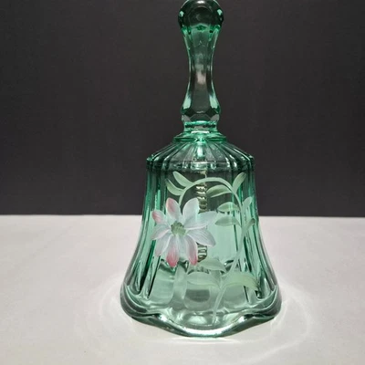 Campana Fenton Espuma de Mar Verde Pintada a Mano Rosa/Blanco Flores Firmadas 6.75"H Foto 1 de 4