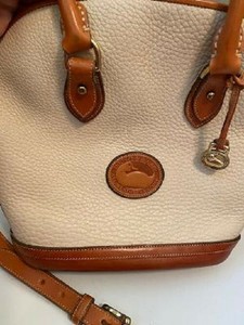 dooney and bourke beige handbolsa