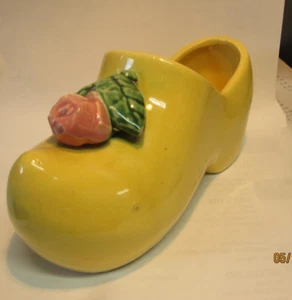 VTG McCoy Art Pottery YELLOW SHOE WALLPOCKET Planter 7.5" - Picture 1 of 2