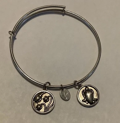 Brazalete expandible Chrysalis Flourish Collection con dos dijes de flores (35) Foto 1 de 2