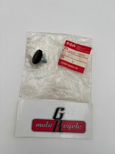 SUZUKI FRAME COVER KNOB 47130-33101 S66 - Picture 1 of 3