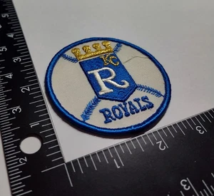 Vintage KC ROYALS BASEBALL gestickter Patch rund Logo Metallic Goldfaden - Bild 1 von 4