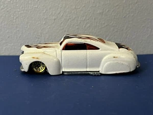 2000 Hot Rod Magazine Hot Wheels TAIL DRAGGER Pearl White/Flames Diecast 1997 - Picture 1 of 8