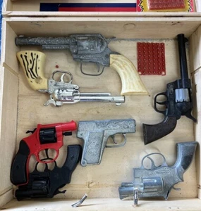 Vintage Cowboy Cap Guns 7 Different Ones & 4 Pkg 8 shot caps - Picture 1 of 14