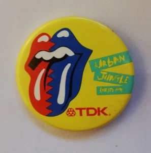 Rolling Stones, insignia original de alfiler de concierto ""Urban Jungle Europe Tour 1990" TDK - Imagen 1 de 2