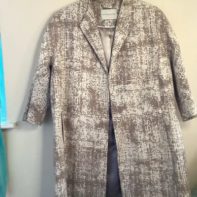Beautiful Windsmore  Coat 18 - Image 1 of 4