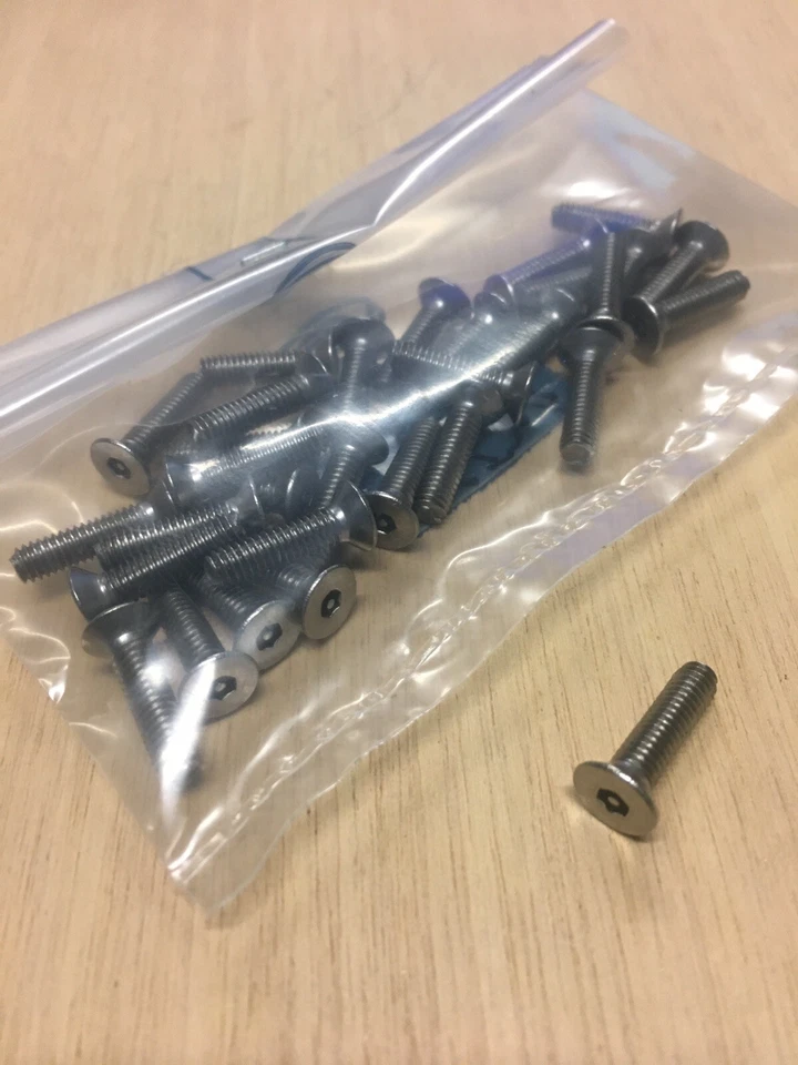 VITE ACCIAIO INOX M4X13 TESTA SVASATA PIANA PIN SICUREZZA CHIAVE ESAGONALE 30PZ. - Immagine 1 di 1