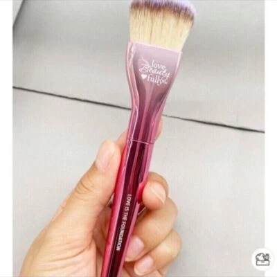 Limited Edition pink herzförmige Bürste Kosmetik LOVE IS THE FOUNDATION IT - Bild 1 von 4
