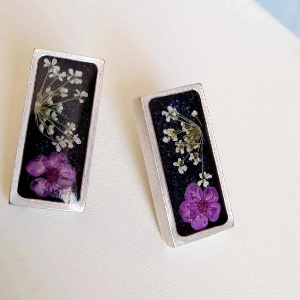 orecchini rettangolari in argento colorati con fiori veri essiccati  - Immagine 1 di 1