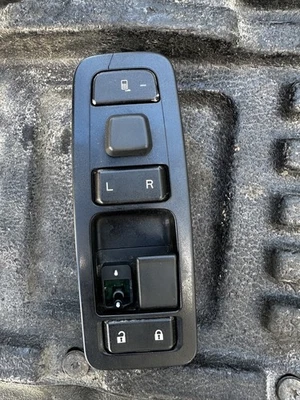 Kenworth T680 司机车窗开关 Q27-1028-1211 — 第 1/4 张图片