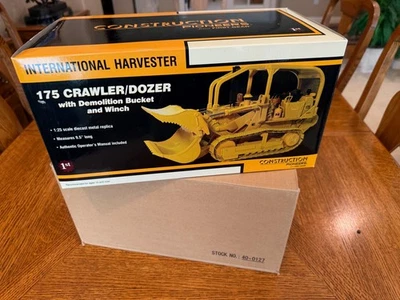 First Gear 1:25 IH 175 Crawler Dozer with Demolition Bucket & Winch - Image 1 of 4