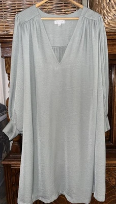 Vestido recto verde salvia talla grande prólogo mangas largas bolsillos Foto 1 de 4