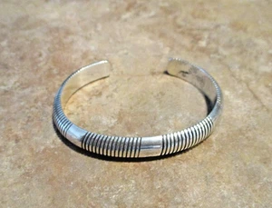 VERY NICE !!  Vintage Navajo Sterling Silver SANDCAST Design Bracelet - Picture 1 of 16