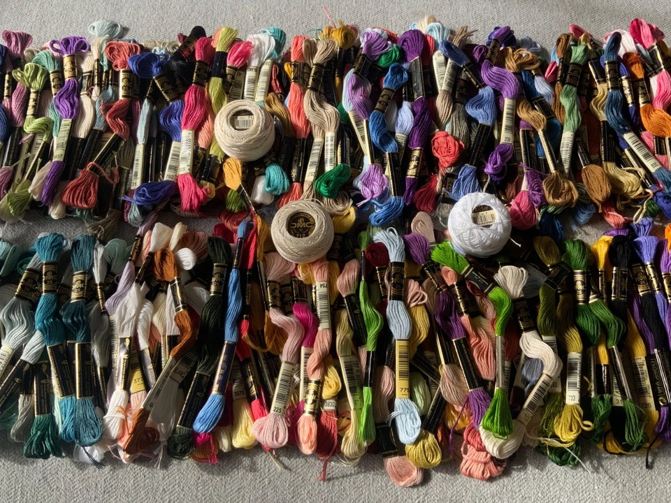 Lot 205 DMC SKEINS EMBROIDERY CROSS STITCH FLOSS THREAD Mixed Colors - Image 1 of 4