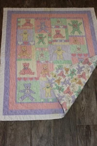 VTG Handmade Baby Quilted Blanket Pastel Bears & Hearts Signed! Embroidered Edge - Picture 1 of 7