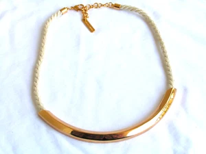 ...VINCE CAMUTO...Collar Cuerda Colgante Diapositiva Tono Dorado... - Imagen 1 de 8