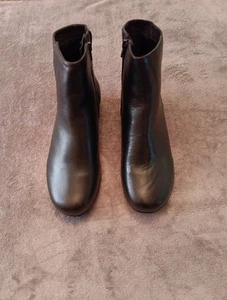 Walking Cradles Women’s Elsie, Black Zip Ankle Boot, Size 7.5 WW (EE) - Picture 1 of 7
