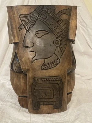 2 piezas de arte tallado en una escultura de madera, firmada por el artista MARTIN. Foto 1 de 4