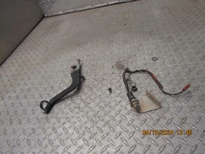 Pedal de freno e interruptor Polaris Outlaw 500 853 Foto 1 de 4