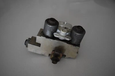 OEM Mazda Brake Proportioning Valve F87Z-2B373-AE for Mazda P/U Truck 1993-1997 - Image 1 of 4