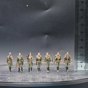 Sanrong 1/72 Bundeswehr Marched 7 Soldaten Modell - Bild 1 von 4