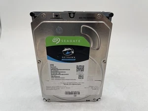 Seagate Skyhawk ST3000VX009 3TB 3.5" SATA Hard Drive GRADE A FREE S/H - Afbeelding 1 van 4