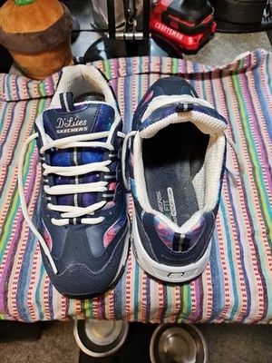 女士 Skechers,宽版型,尺寸 8 轻度使用 — 第 1/4 张图片