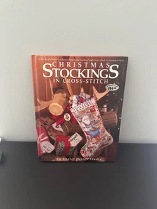 DE COLECCIÓN 1992 MEDIAS DE NAVIDAD EN LIBRO PUNTO DE CRUZ - Imagen 1 de 7