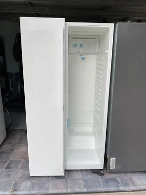 Simpson SSM6100WA fridge freezer - selling all parts - image 1 of 3