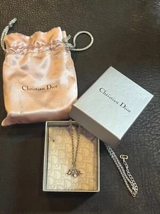 CHRISTIAN DIOR Collar Gargantilla Colgante Cadena AUTÉNTICO De Colección Raro CD Plata Envío gratuito - Imagen 1 de 18