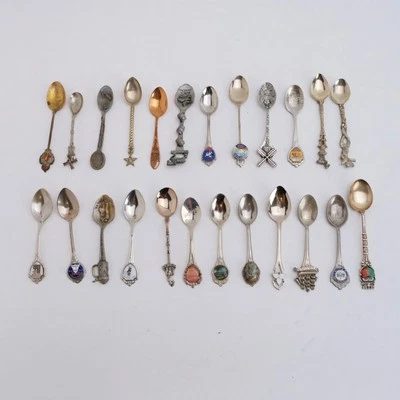 Surtido de 24 piezas de cucharas de recuerdo de cobre y estaño plateadas Juegos Olímpicos etc. Foto 1 de 4