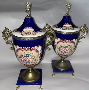 Vintage Pair Italian Alfa porcelain Urn Vases With Gilt Metal Hardware Lion Feet - Picture 1 of 24